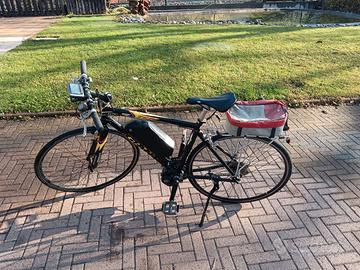 bicicletta con pedalata assistita 