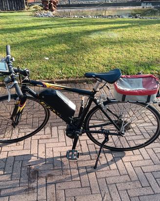 bicicletta con pedalata assistita 