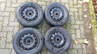 4 pneumatici neve con cerchione