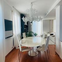 Tavolo Tulip ovale quarzo Calacatta 244X137 cm.