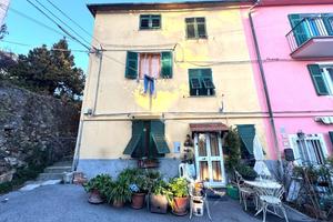 4 LOCALI A GENOVA