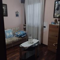Sala con angolo bar e divano Letto 