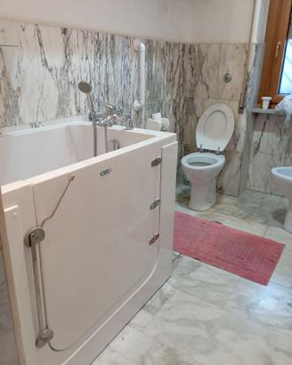 vasca con sportello e seduta
