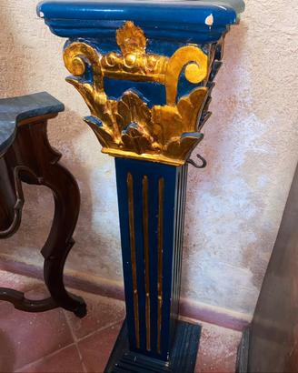 Piedistallo o colonna porta-vasi