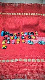 lotto formato da n.29 macchinine in plastica,usato