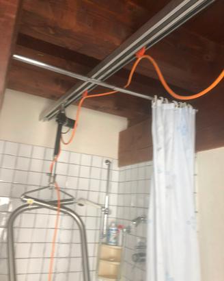 Sollevatore a binario per disabili