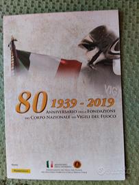 Folder filatelico 80 anni Vigili del fuoco 