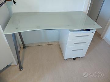 scrivania   porta pc