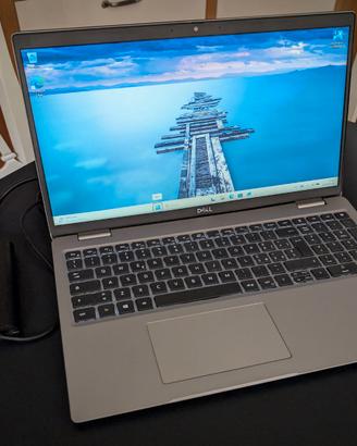 Laptop Dell Latitude 5520