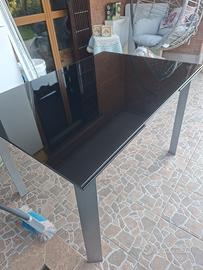 Tavolo allungabile in vetro nero