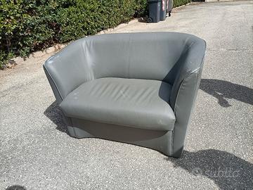 Divano 2 posti in Ecopelle Grigia