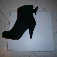 Tronchetti neri scamosciati n° 38