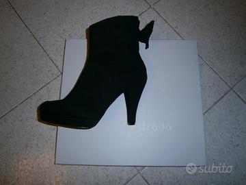 Tronchetti neri scamosciati n° 38