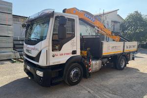 Camion Iveco Eurocargo 120-250 con gru Effer 2