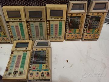 Multimetri tester vintage in blocco
