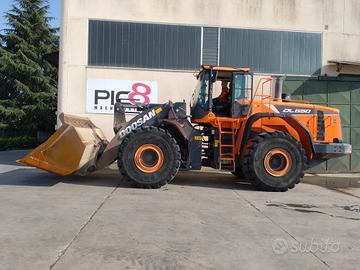 Pala gommata Doosan DL550-5