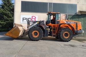 Pala gommata Doosan DL550-5
