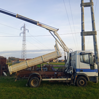 Camion Iveco 75 e 12 con gru