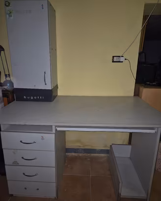 Scrivania con mobiletto 
