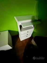 Mobiletto con lampada