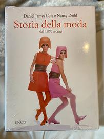 Libro Storia della moda