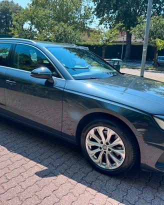 Audi A4 Avant 30 TDI/136 CV S tronic Business Adva