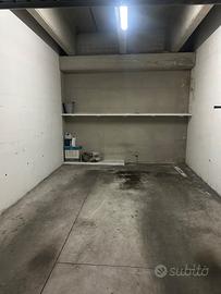 Box auto zona Torrione Salerno