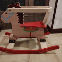 Cavallo a dondolo in legno