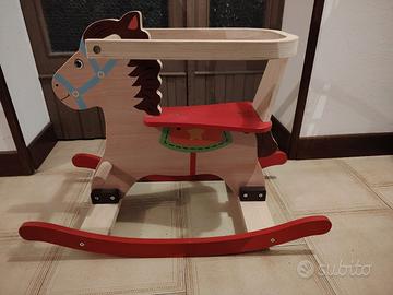 Cavallo a dondolo in legno