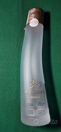 Bottiglia vuota vodka Mamont 