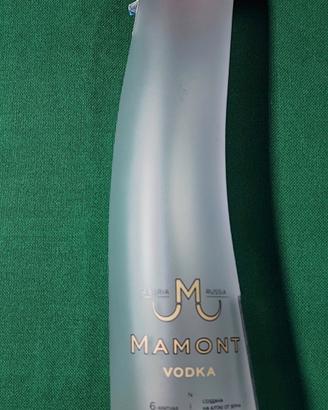 Bottiglia vuota vodka Mamont 