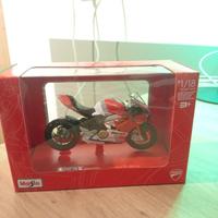 Panigale V4 S 1:18 da collezione 