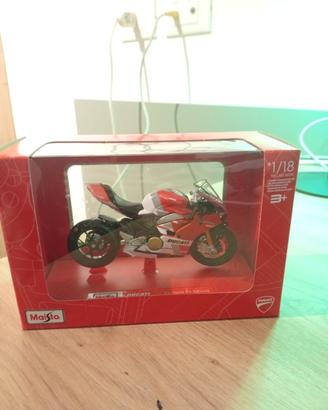 Panigale V4 S 1:18 da collezione 