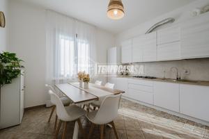 Trilocale COMPLETAMENTE RISTRUTTURATO E ARREDATO i