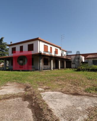 CASA SINGOLA CON AMPIO GIARDINO PRIVATO RIF 'US2'