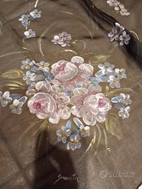 Fazzoletti sardi dipinti e scialli ricamati