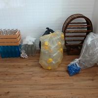 arredo portabottiglie + bottiglie e contenitori 