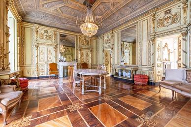 Appartamento di 404 m² con 5 locali a Torino
