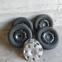 Cerchi in ferro con copri cerchio