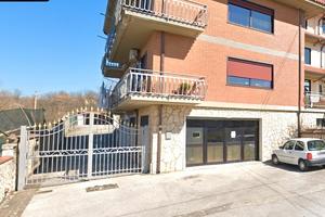 Locale commerciale-artigianale-deposito