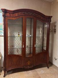 Pregiata vetrina classica in legno
