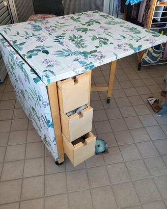tavolo pieghevole  in legno naturale 