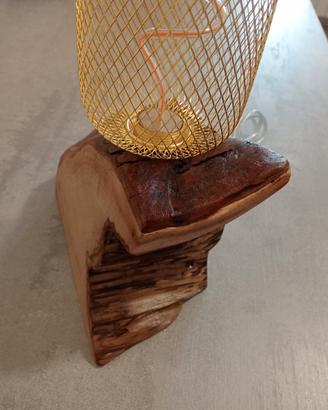 Lampada in legno artigianale