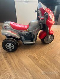 Moto elettrica a tre ruote per bambini