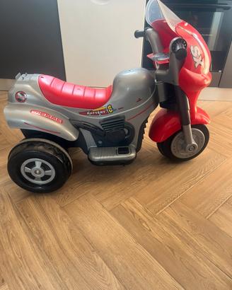 Moto elettrica a tre ruote per bambini