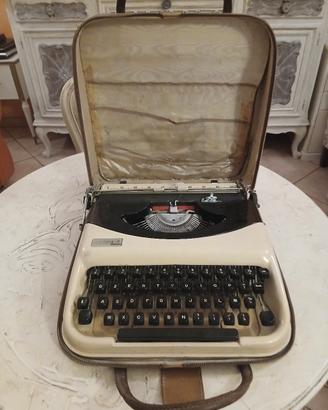 macchina da scrivere portatile vintage