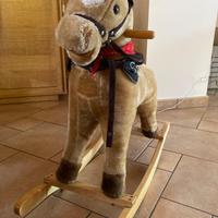 Cavallo a dondolo