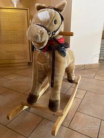 Cavallo a dondolo