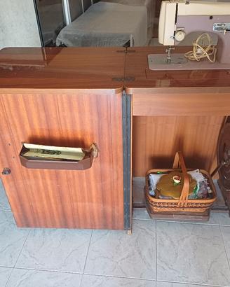 Macchina da cucire Necchi mod 267