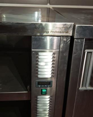 Scaldapiatti Electrolux con ante scorrevoli